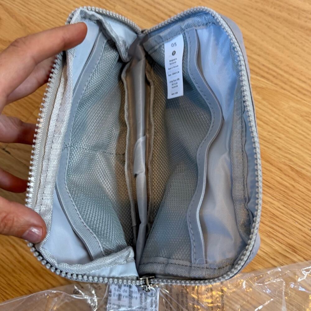 New with Tags Lululemon Grey Belt Bag - Picture 4 of 8